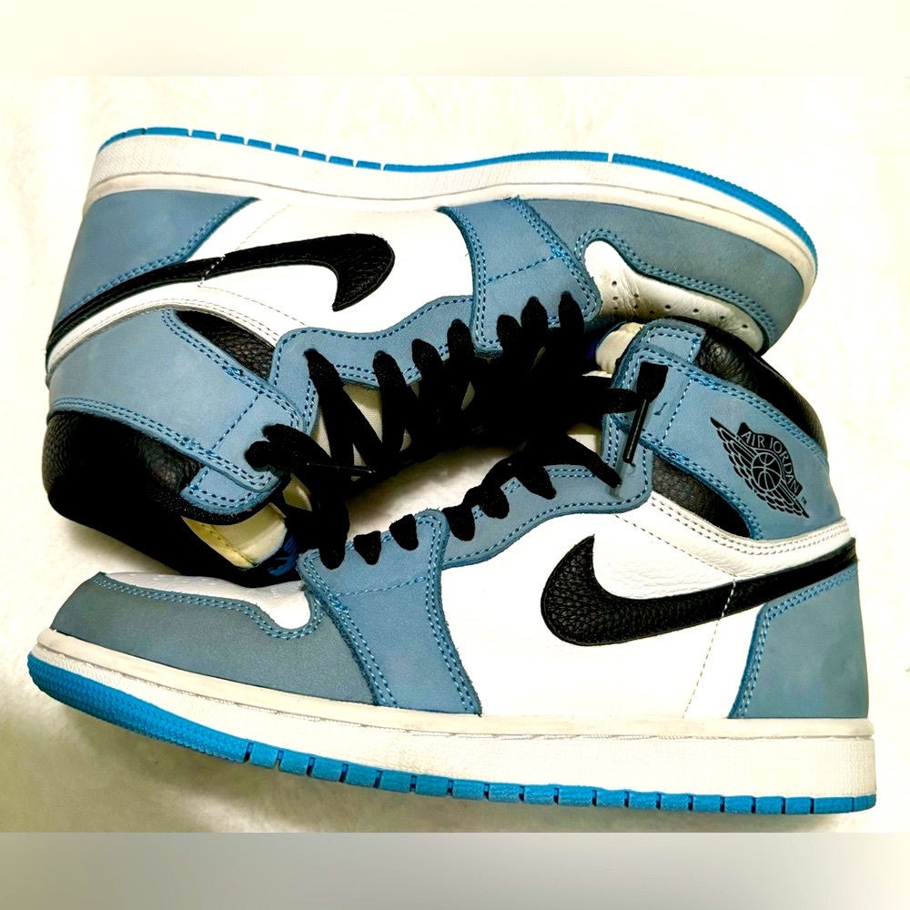 Air Jordan 1 University Blue